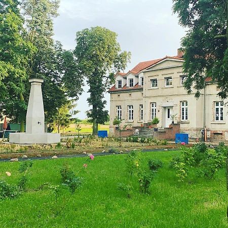 Palac Osowo Gostynskie Exteriér fotografie