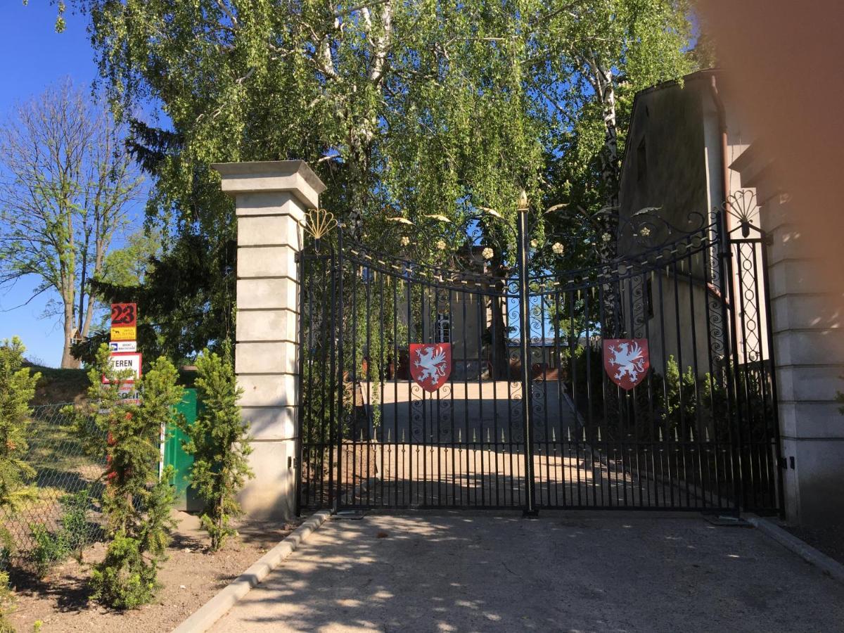 Palac Osowo Gostynskie Exteriér fotografie